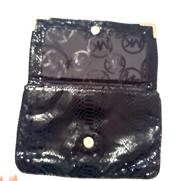 Michael Kors Clutch Beverly
Snakeskin Fold Over Double Fold
Over Black Leather - Picture 5 of 9
